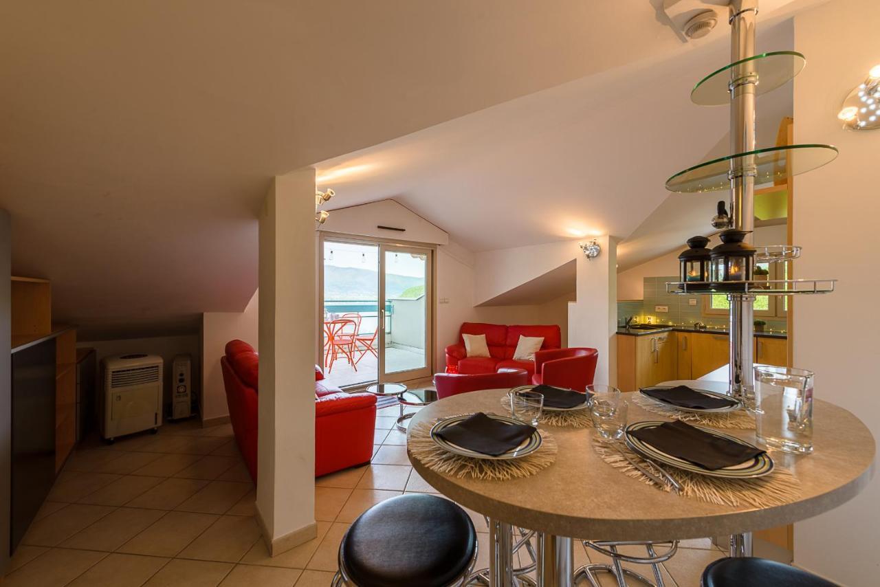 L'Hermitage: Lakeside Apartments with Terrace, Pool & Parking Talloires Exterior photo