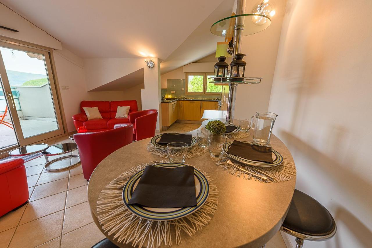 L'Hermitage: Lakeside Apartments with Terrace, Pool & Parking Talloires Exterior photo