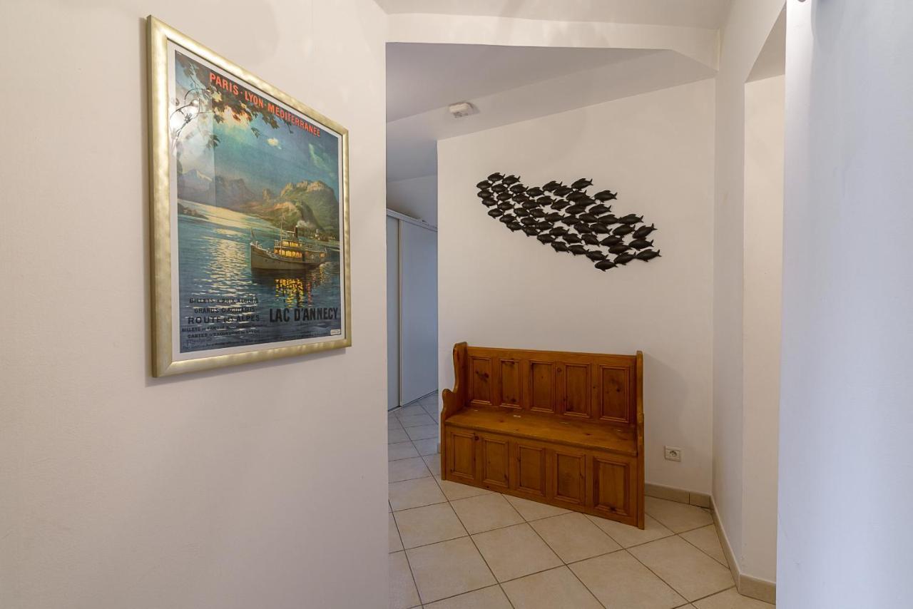 L'Hermitage: Lakeside Apartments with Terrace, Pool & Parking Talloires Exterior photo