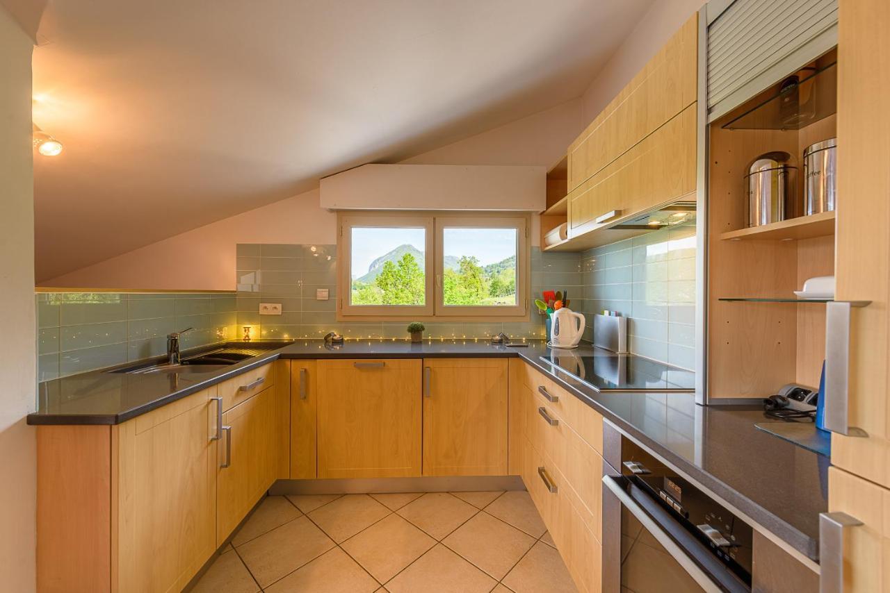 L'Hermitage: Lakeside Apartments with Terrace, Pool & Parking Talloires Exterior photo