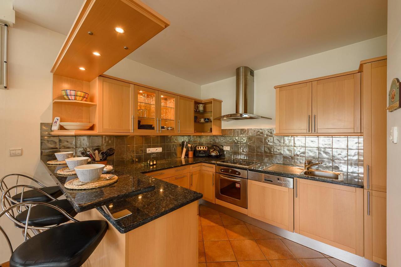 L'Hermitage: Lakeside Apartments with Terrace, Pool & Parking Talloires Exterior photo